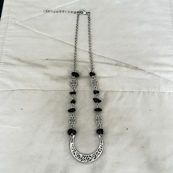 Silver Tone Crescent Moon Filigree Necklace w/Black Onyx Crystal/Stone Chips - Picture 3 of 15